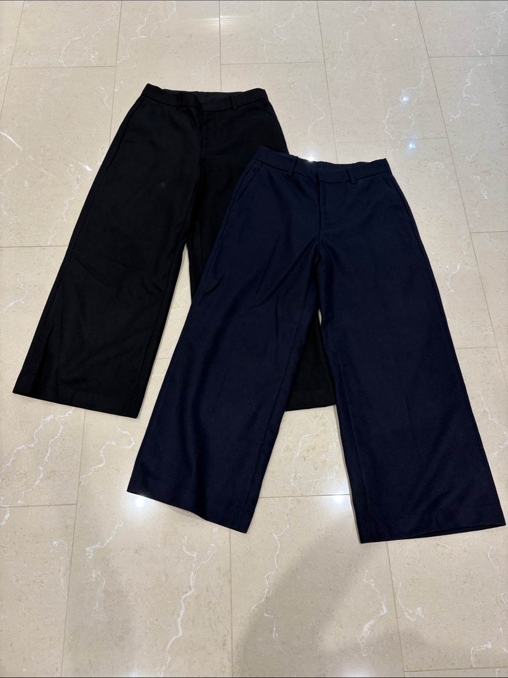 Bundle of 2 Uniqlo Wide-Leg Cropped Trousers in Black and Navy